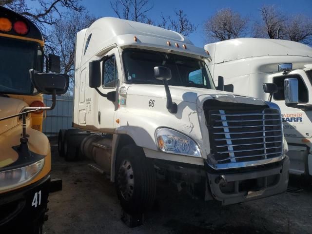 2017 Freightliner Cascadia 125 Semi Truck