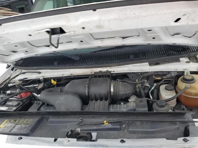 2016 Ford Econoline E450 Super Duty Cutaway Van