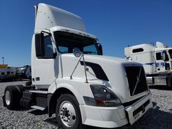 Salvage trucks for sale at Apopka, FL auction: 2008 Volvo VN Semi Truck