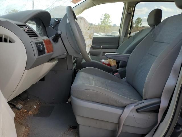 2009 Chrysler Town & Country lx
