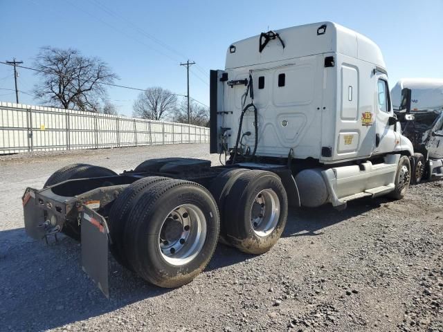 2012 Freightliner Cascadia Semi Truck