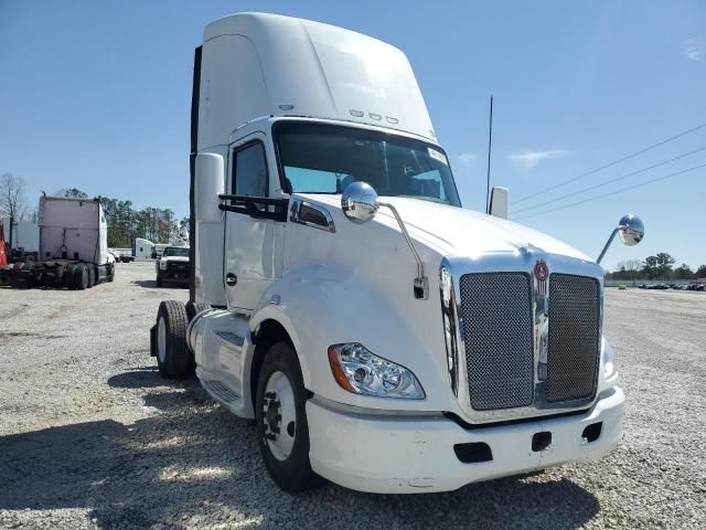 2015 Kenworth T680 Semi Truck