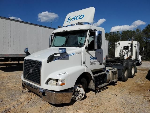 2015 Volvo VNM Semi Truck
