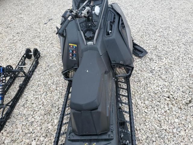 2022 Polaris Snowmobile