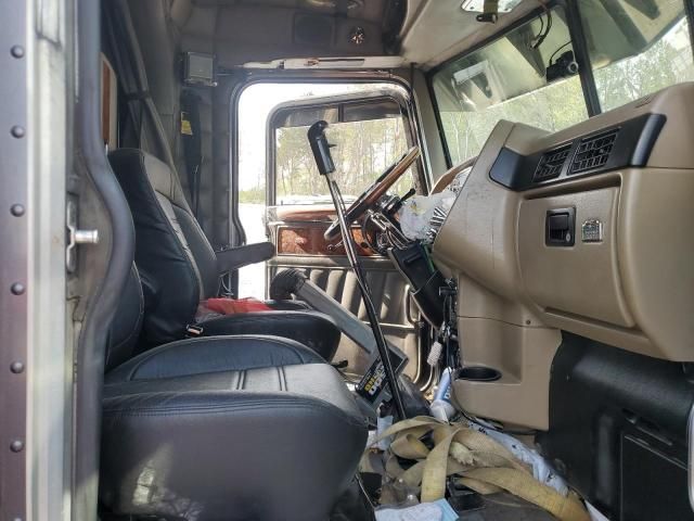 2005 Peterbilt 379 Semi Truck