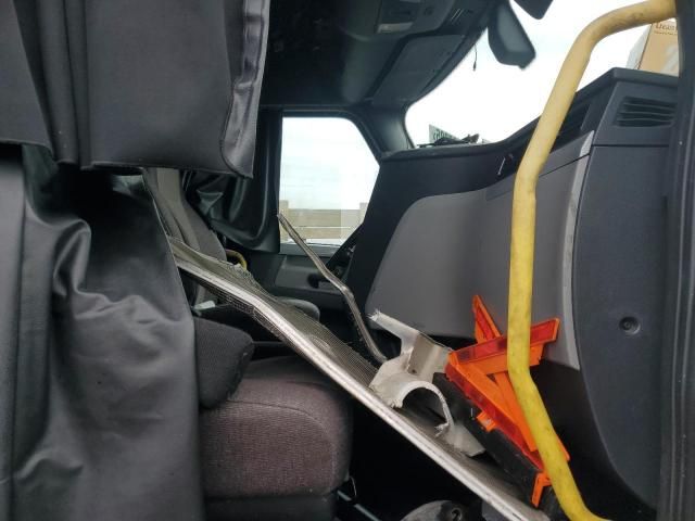 2018 Freightliner Cascadia 126 Semi Truck