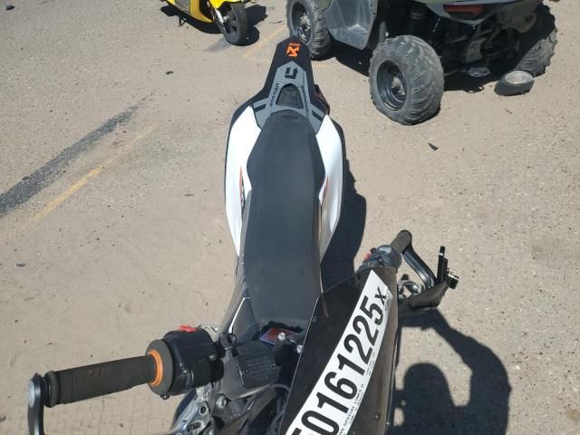 2019 KTM 690 SMC R