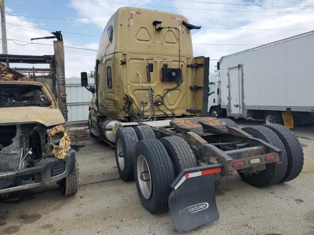 2018 Freightliner Cascadia 125 Semi Truck