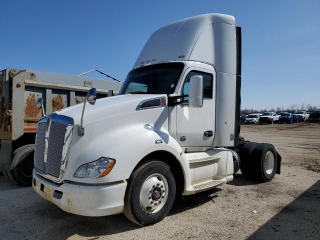 2014 Kenworth T680 Semi Truck