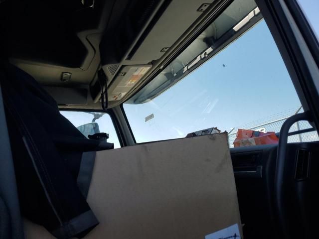 2019 Volvo VNL Semi Truck