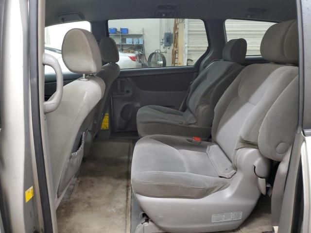 2005 Toyota Sienna CE