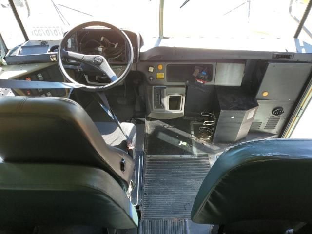 2000 Freightliner Chassis FS65