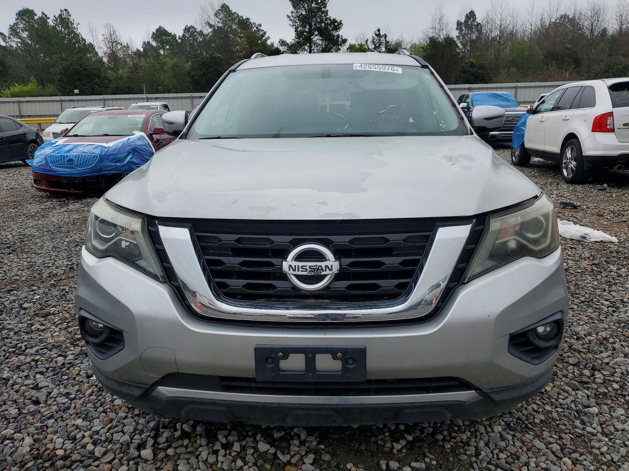 2017 Nissan Pathfinder sv