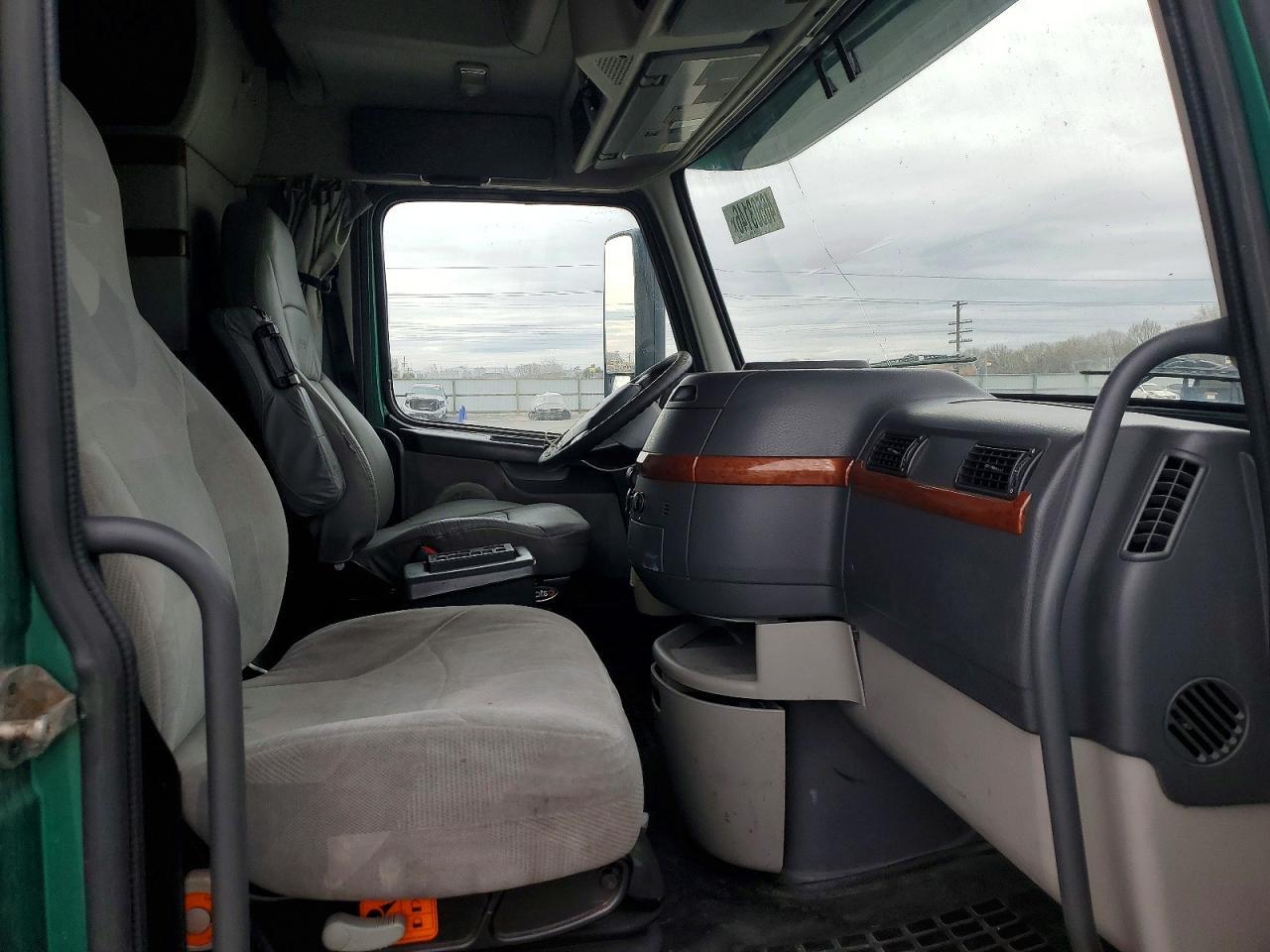 2007 Volvo VNL Semi Truck