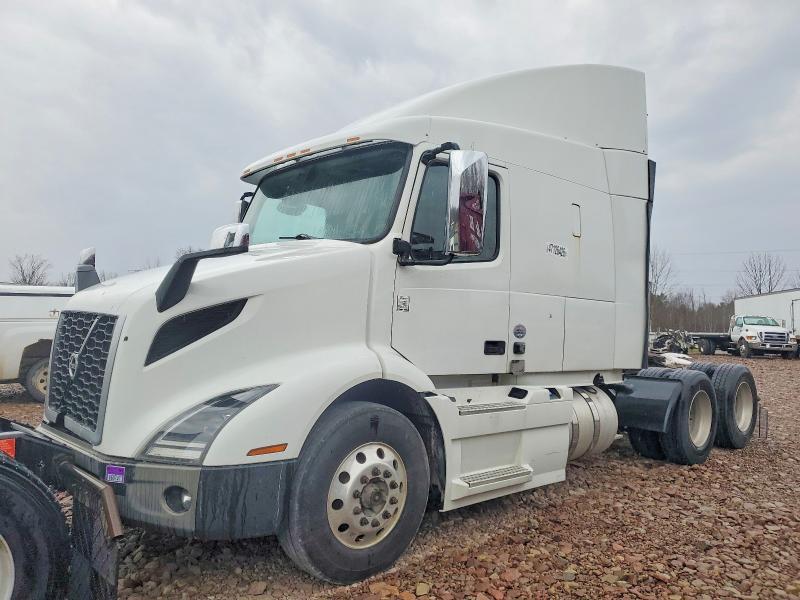 2020 Volvo VNR Semi Truck