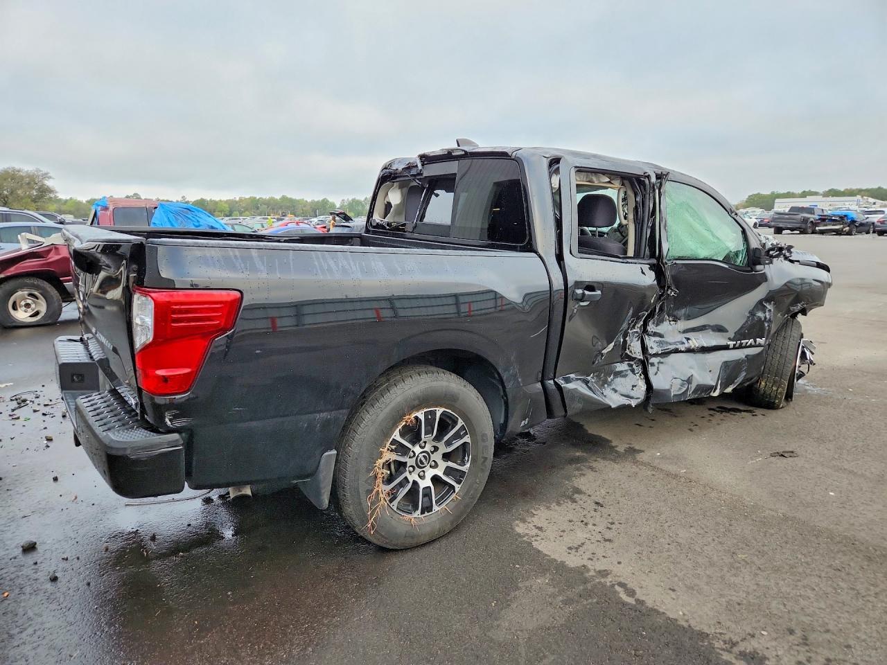 2023 Nissan Titan SV