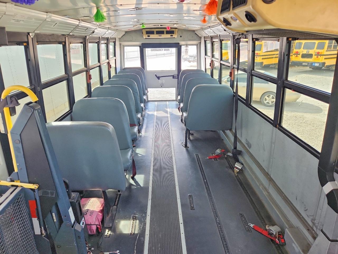2009 Thomas SAF-T-LINER C2-School Bus