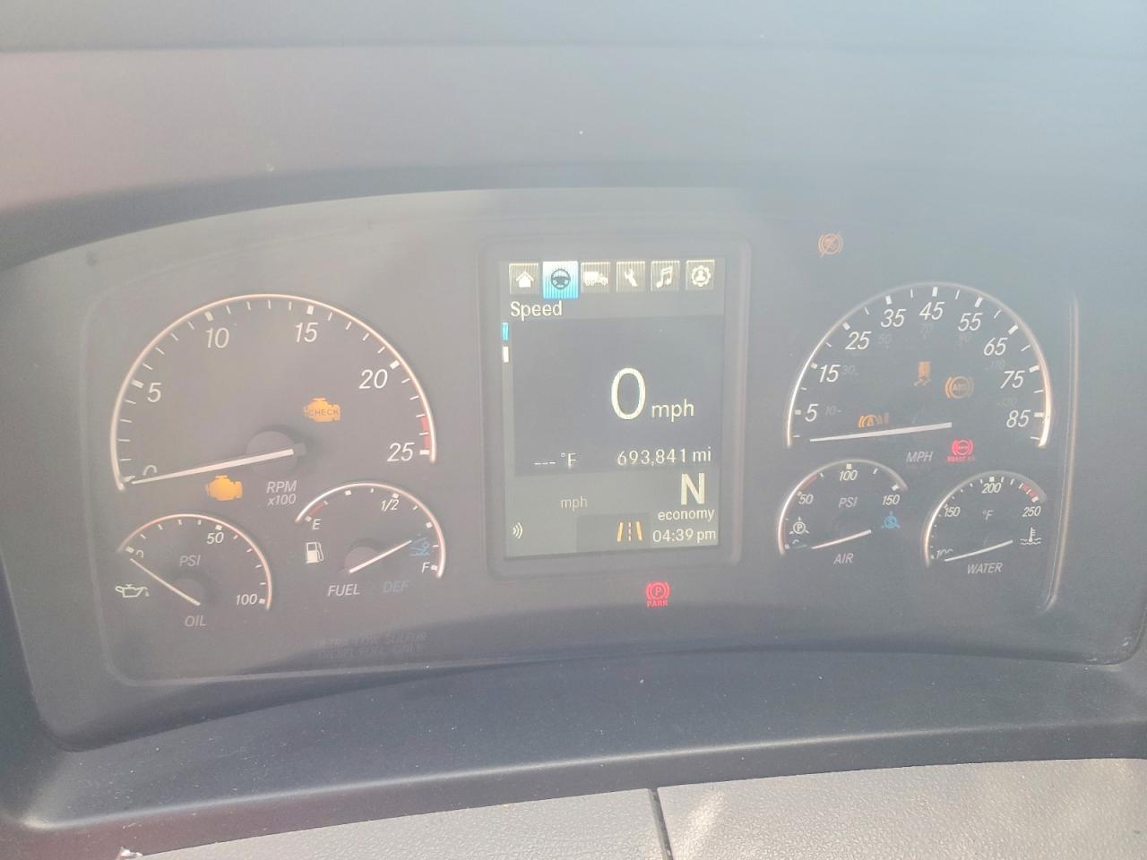 2020 Freigliner 2020 Freightliner Cascadia 126 Semi Truck