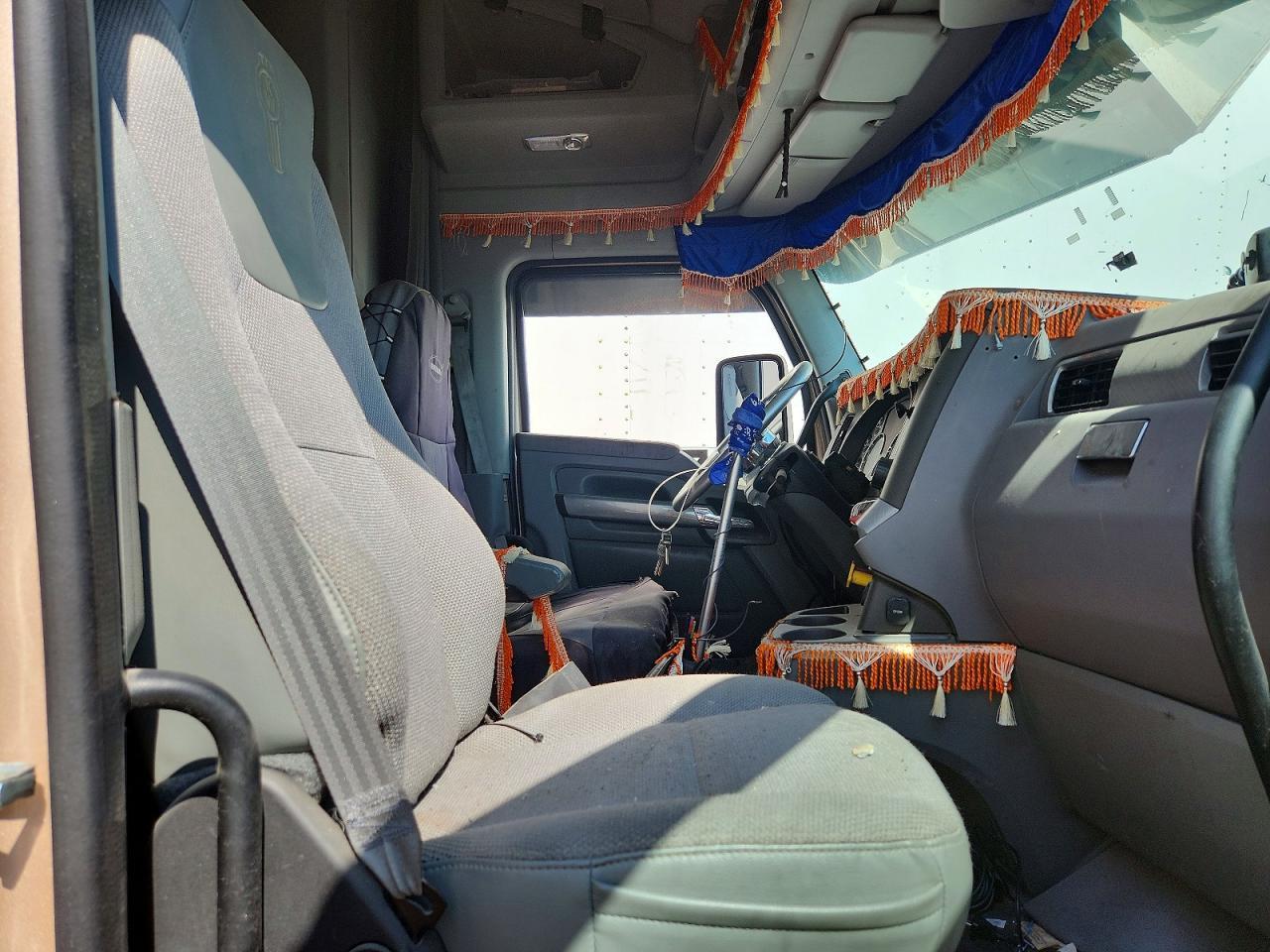 2016 Kenworth Construction T680