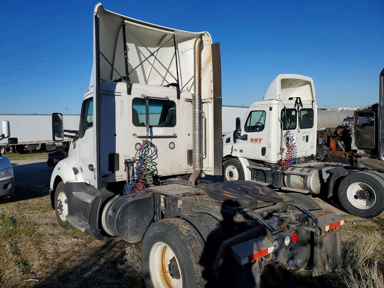 2017 Kenworth T680 Semi Truck