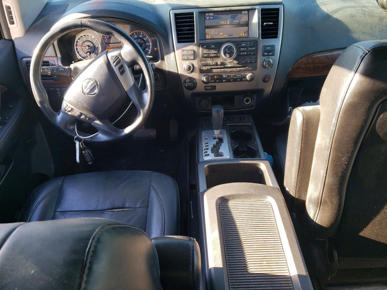 2013 Nissan Armada sv