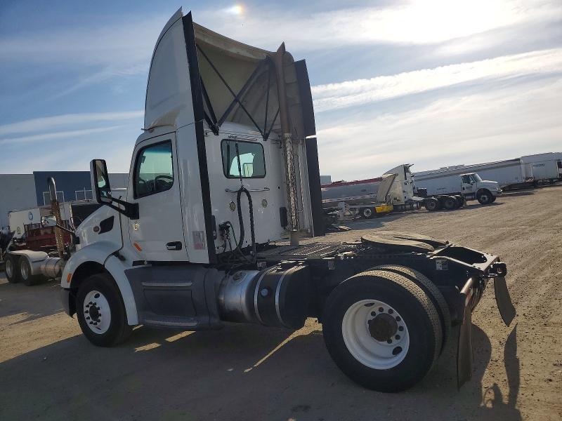 2017 Peterbilt 579 Semi Truck