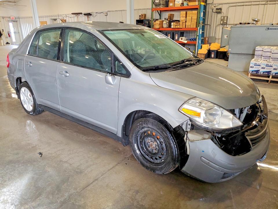 2011 Nissan Versa 1.8 s