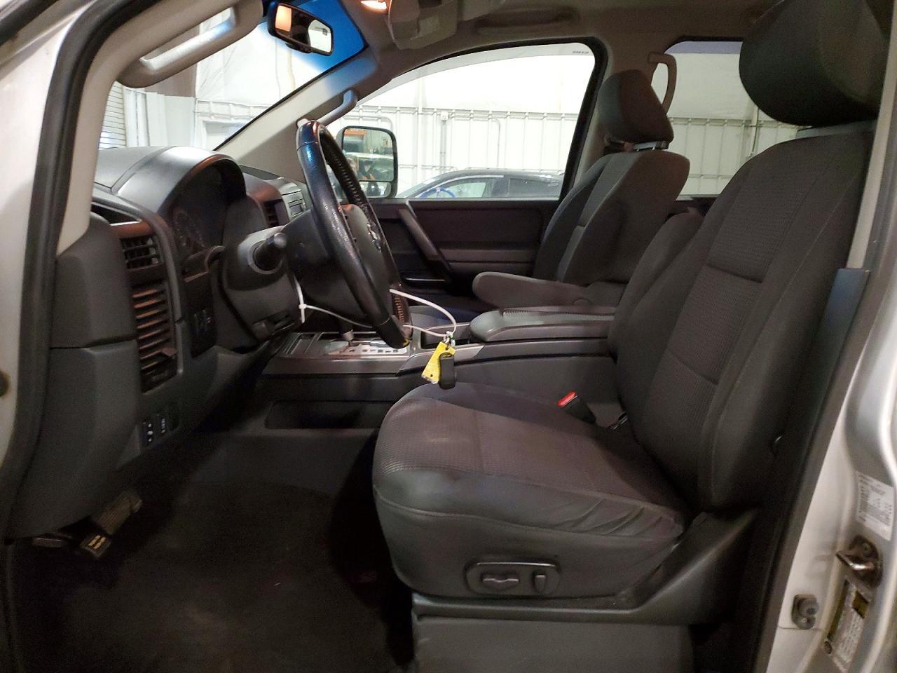 2012 Nissan Titan SV