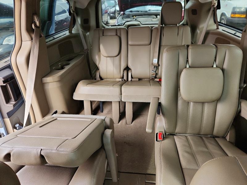 2013 Chrysler Town & Country Touring l