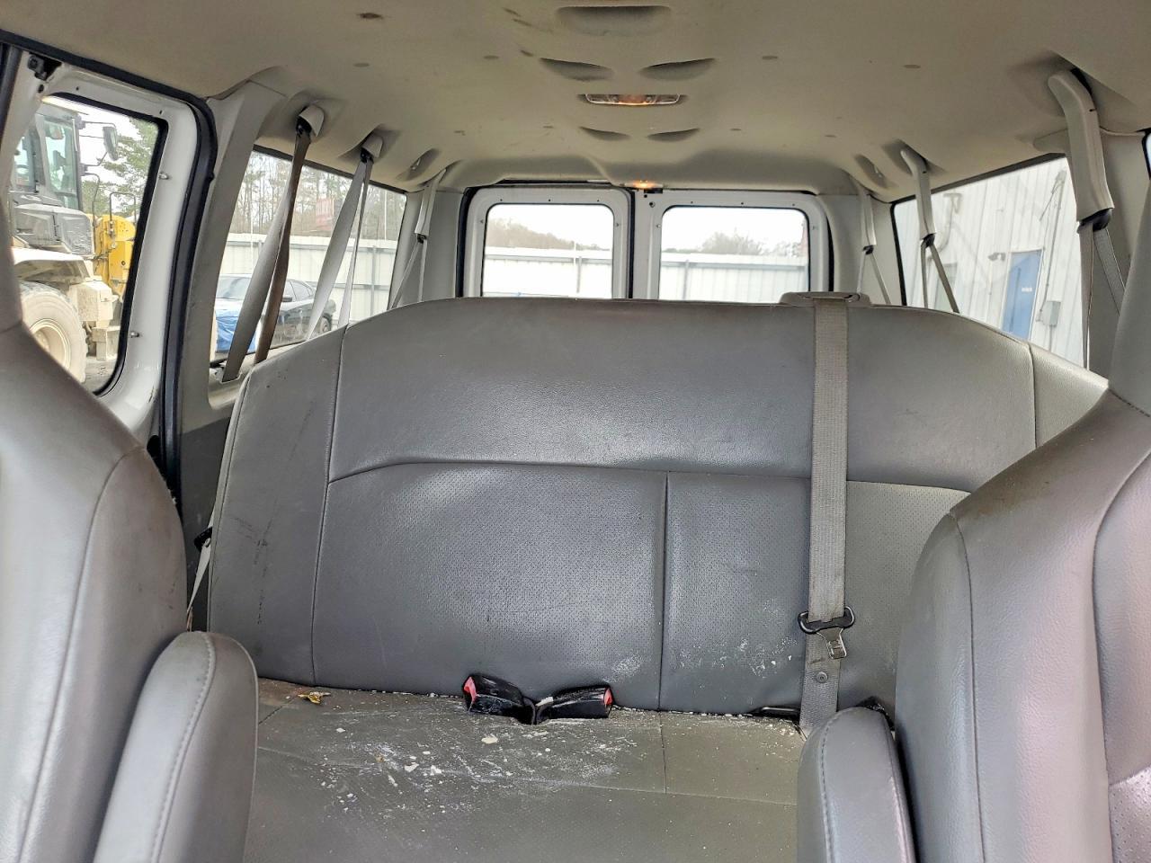 2013 Ford Econoline E350 Super Duty Wagon