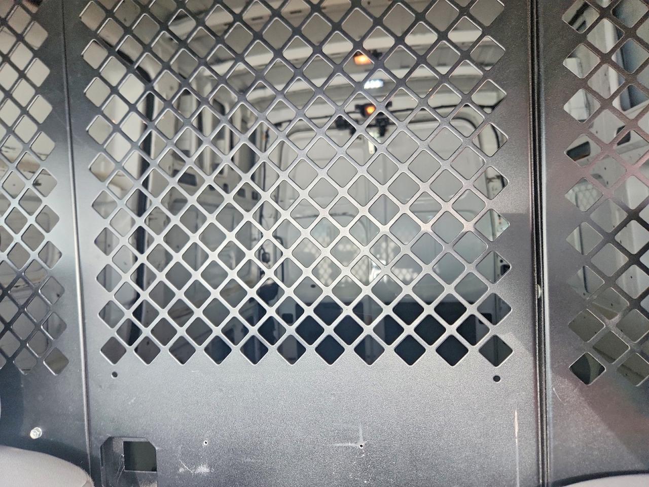 2014 Niss Medium DUTY/BOX Trucks