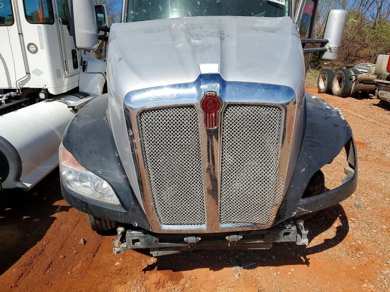 2023 Kenworth T680 Semi Truck