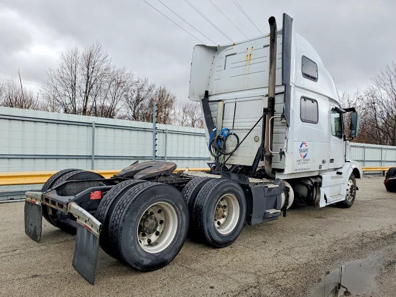 2015 Volv O VNL Semi Truck