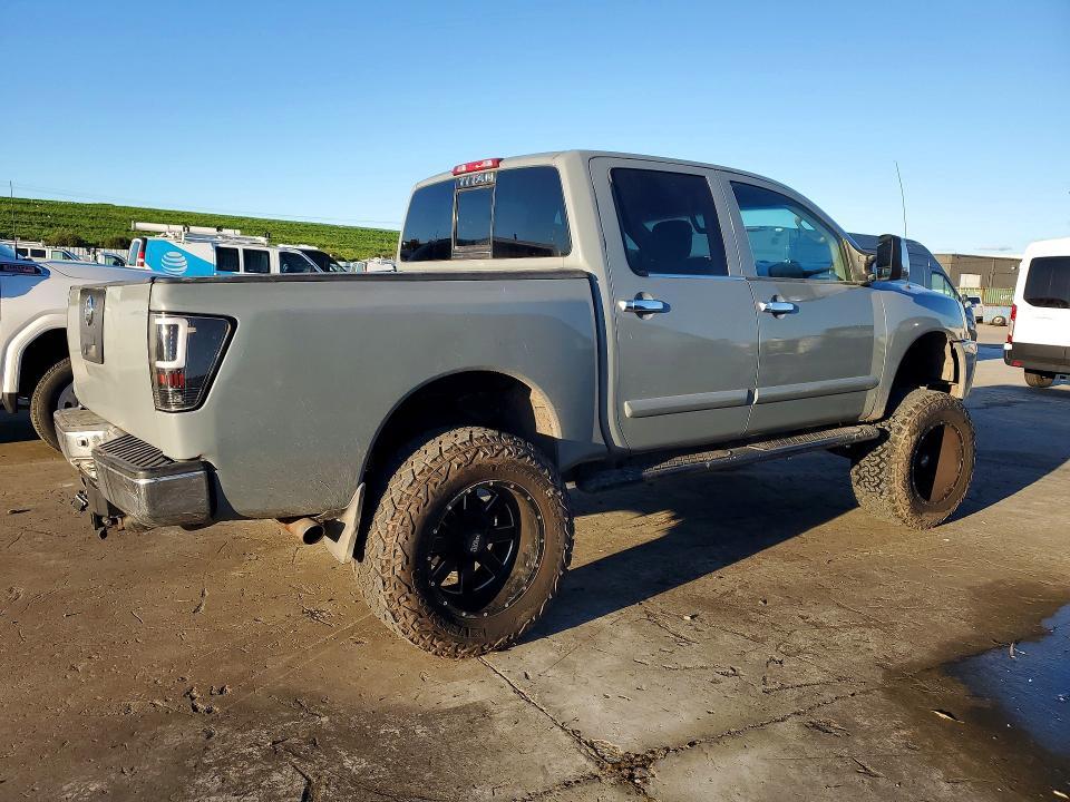 2004 Nissan Titan XE