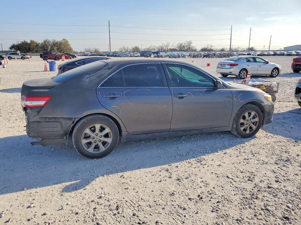 2010 Toyota Camry le