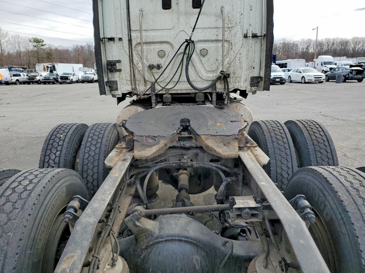 2013 Freigliner 2013 Freightliner Cascadia Semi Truck
