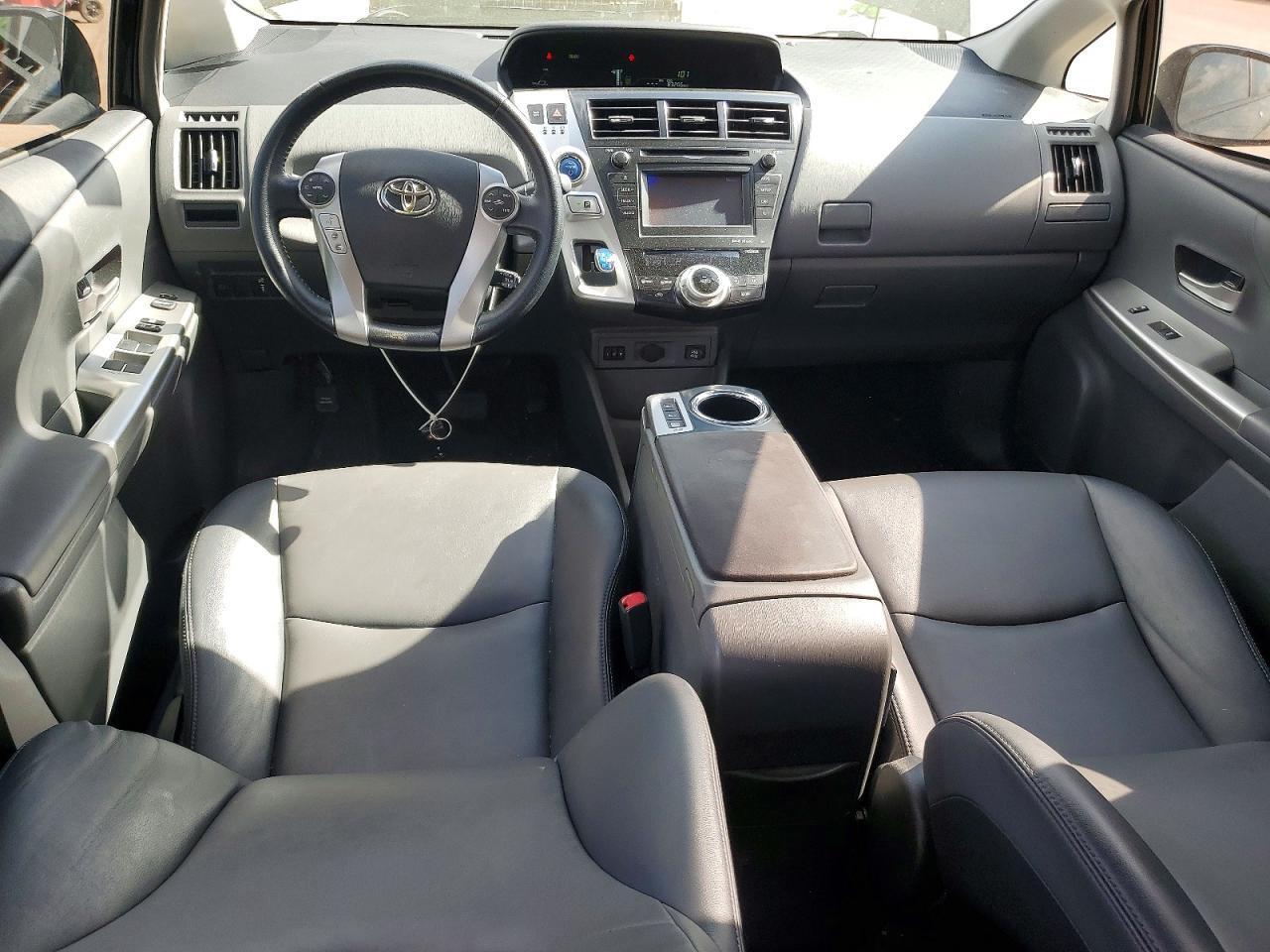 2014 Toyota Prius v Five
