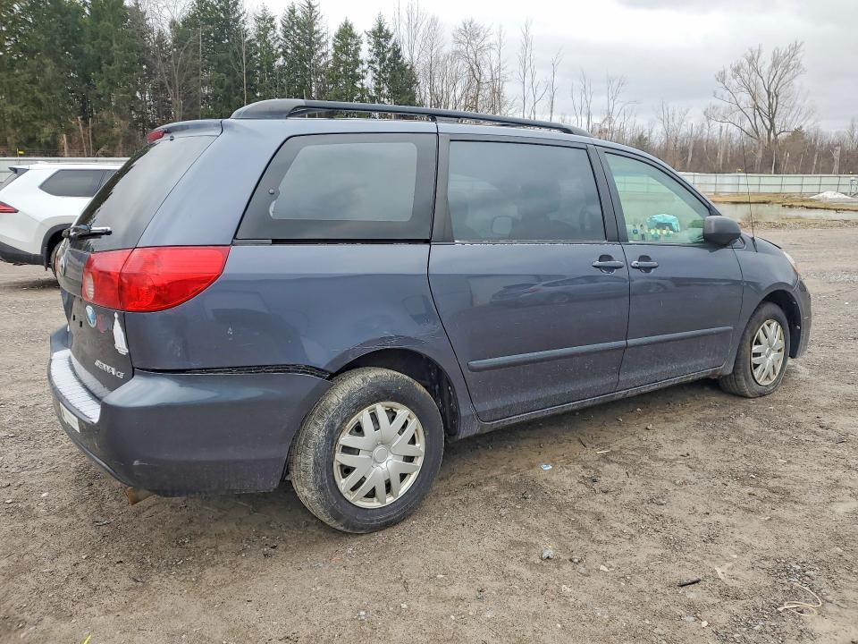 2010 Toyota Sienna ce 7-passenger