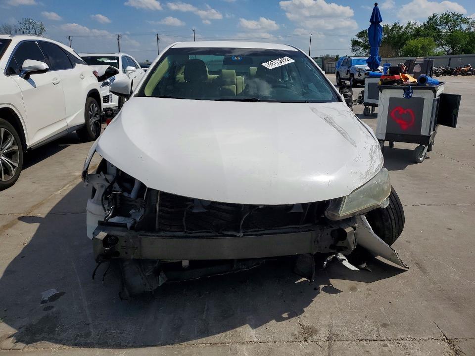 2016 Toyota Camry le