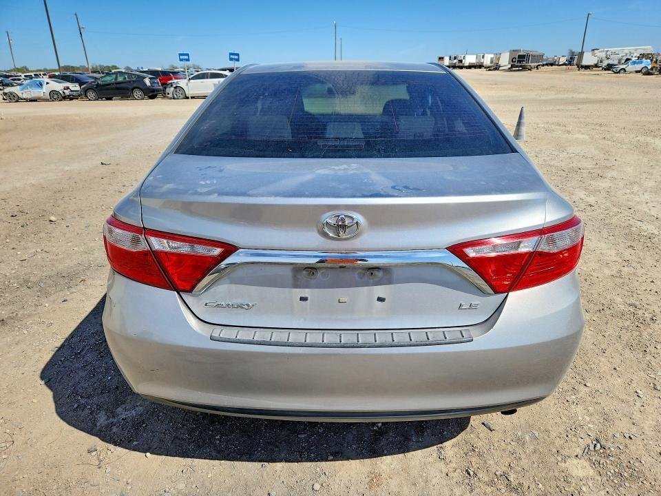 2016 Toyota Camry le