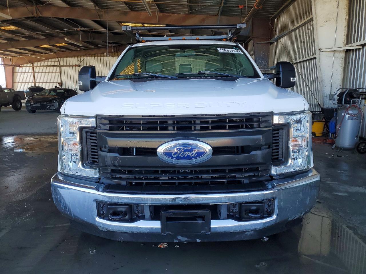 2017 Ford F350 Super Duty Utility / Service Truck