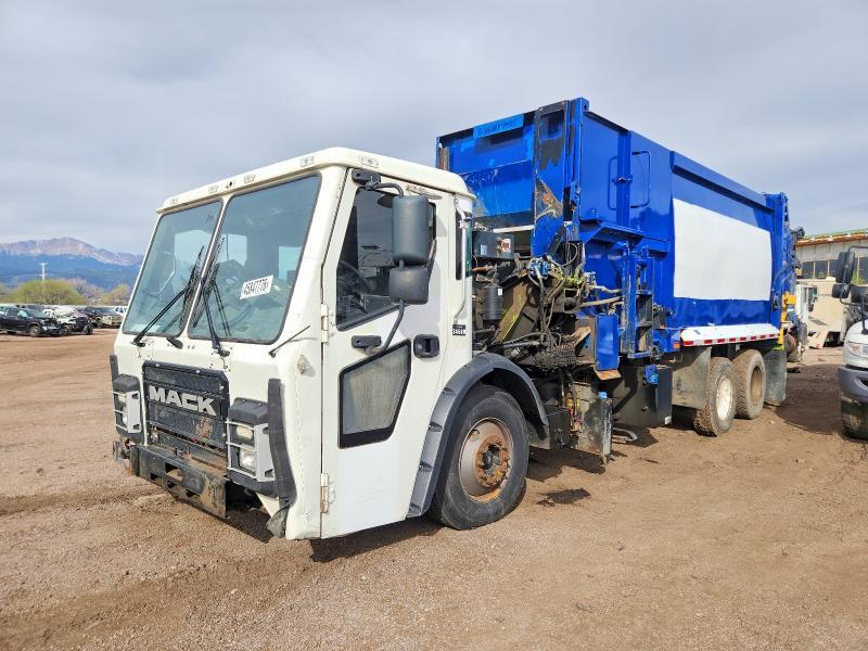 2016 Mack LR613 Refuse Truck