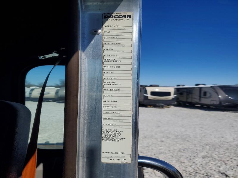 2015 Kenworth T330 Semi Truck