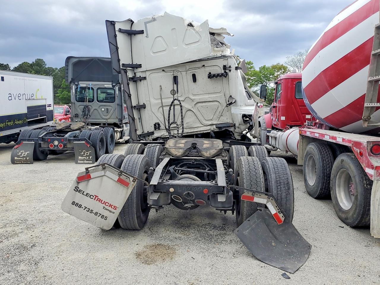 2020 Freightliner Cascadia 126