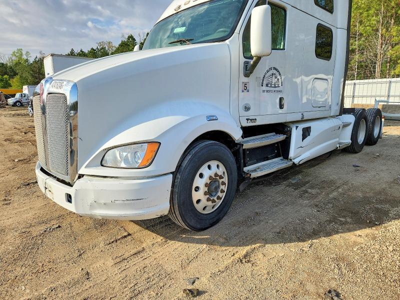 2011 Kenworth T700 Semi Truck