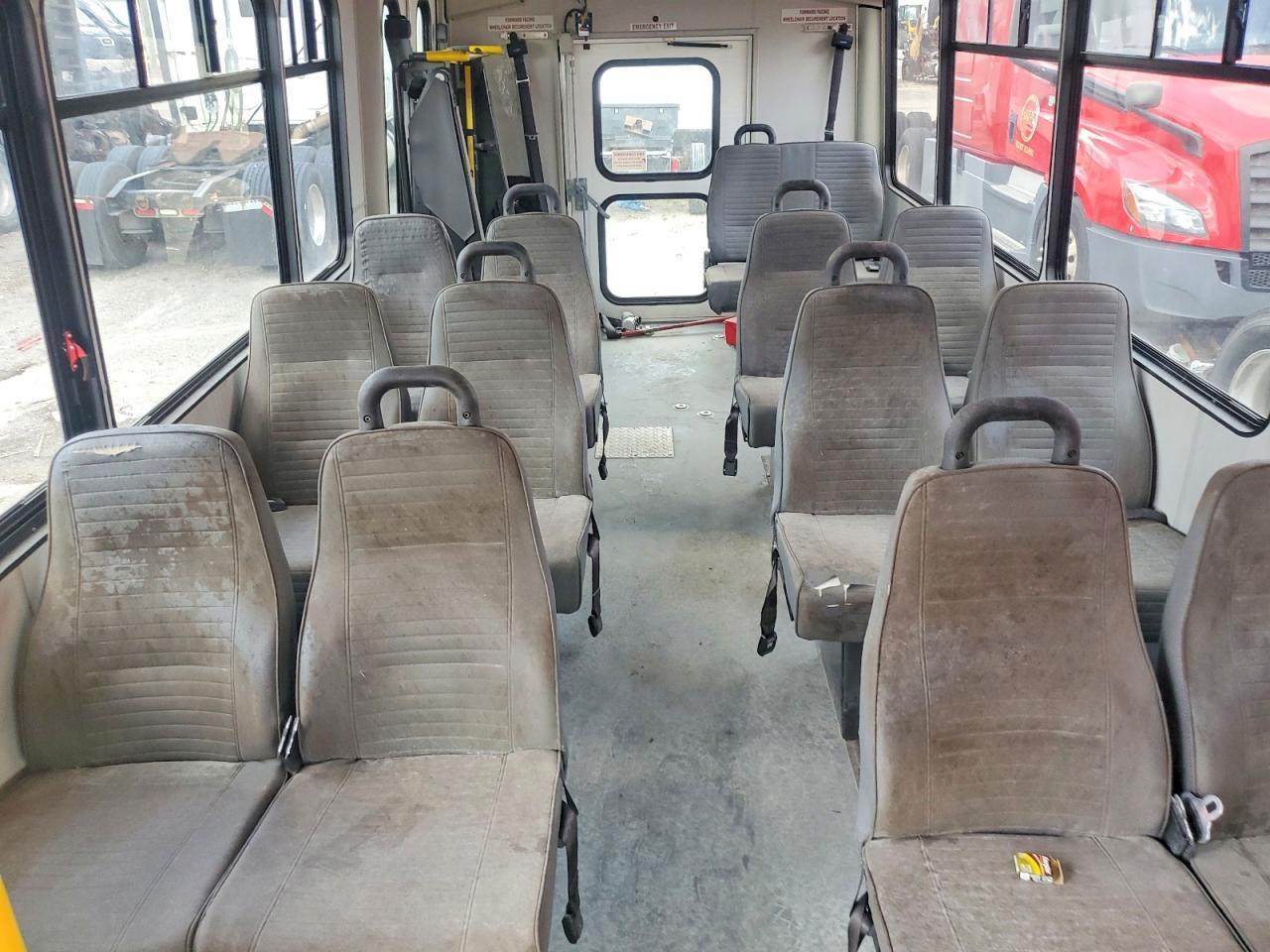2019 Ford Econoline E450 Super Duty Cutaway Van