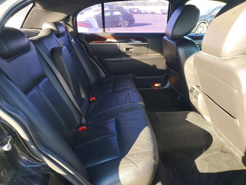 2011 Lincoln Town car Executive l