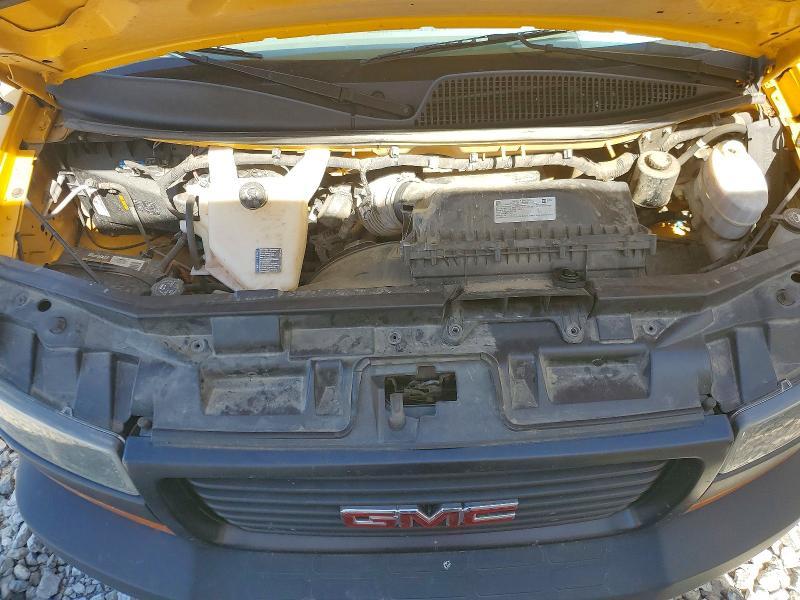 2022 GMC Savana BOX Truck