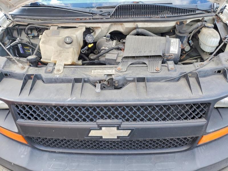 2004 Chev Rolet BOX Truck