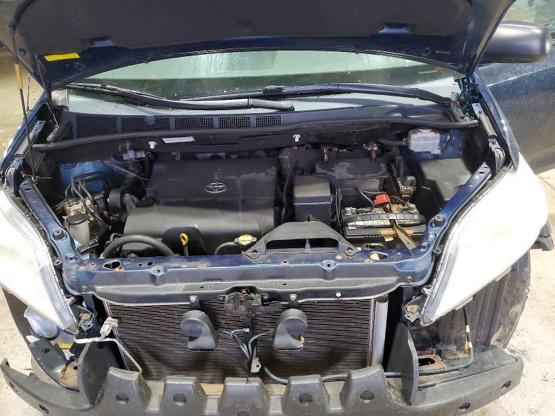 2012 Toyota Sienna Base 7-passenger